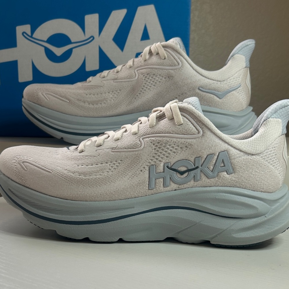 NEW Hoka Clifton 10 Women’s size 8 New In Box!